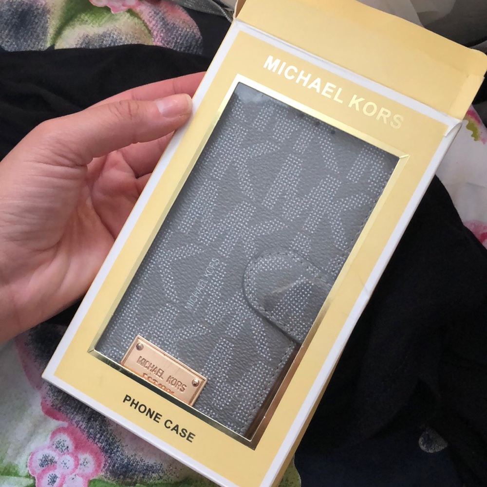Michael kors iPhone 6 wallet